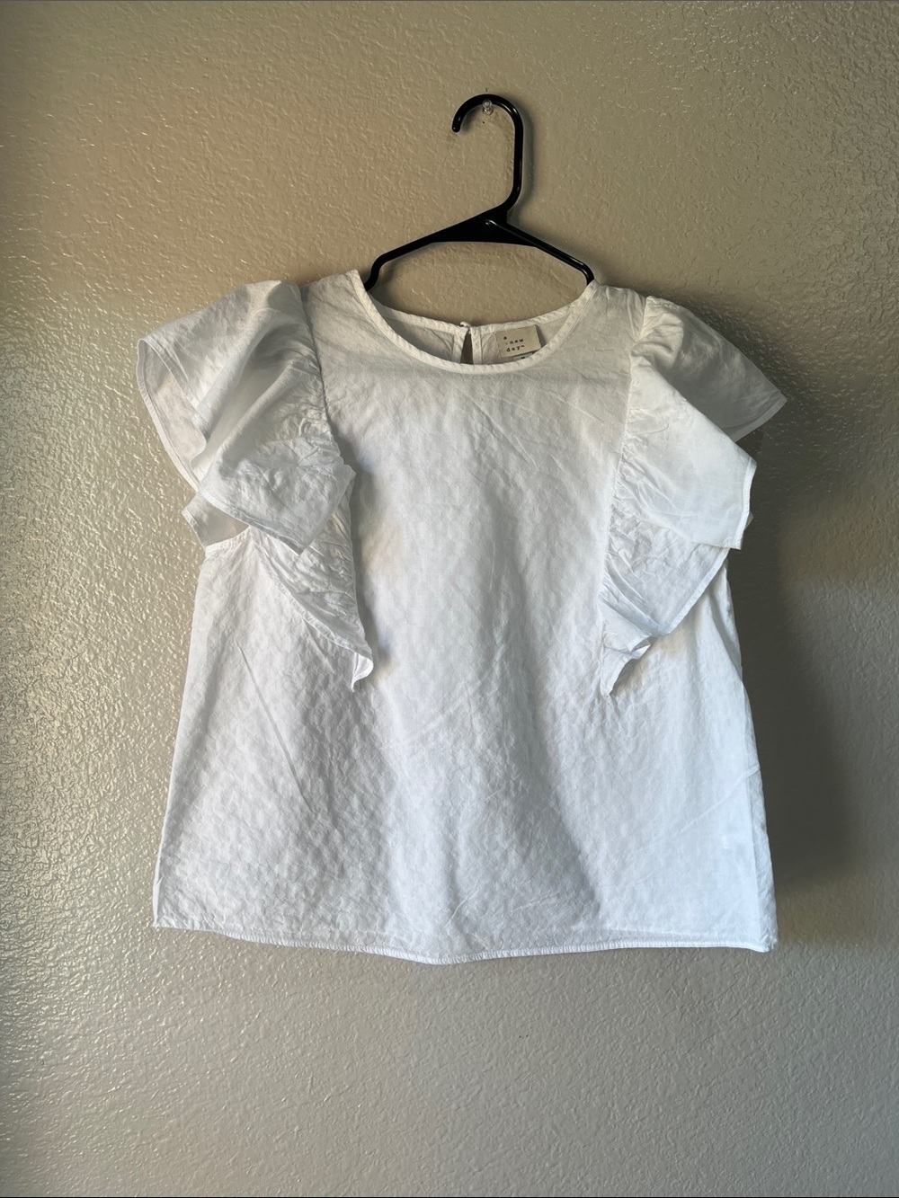 a new day White Flutter Sleeve Blouse Sz M Ruffle Boho Summer Lightweight TC0753